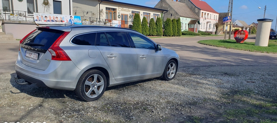 Volvo V60 cena 27900 przebieg: 220000, rok produkcji 2012 z Trzebiatów małe 37